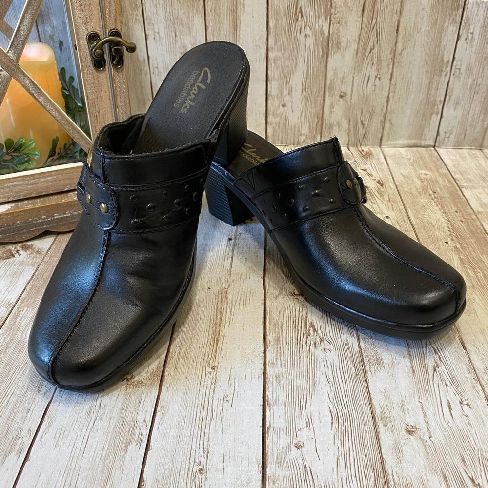 Clarks bendables Black Leather Slide On Mules w/ Gold Hardware- size 8.5